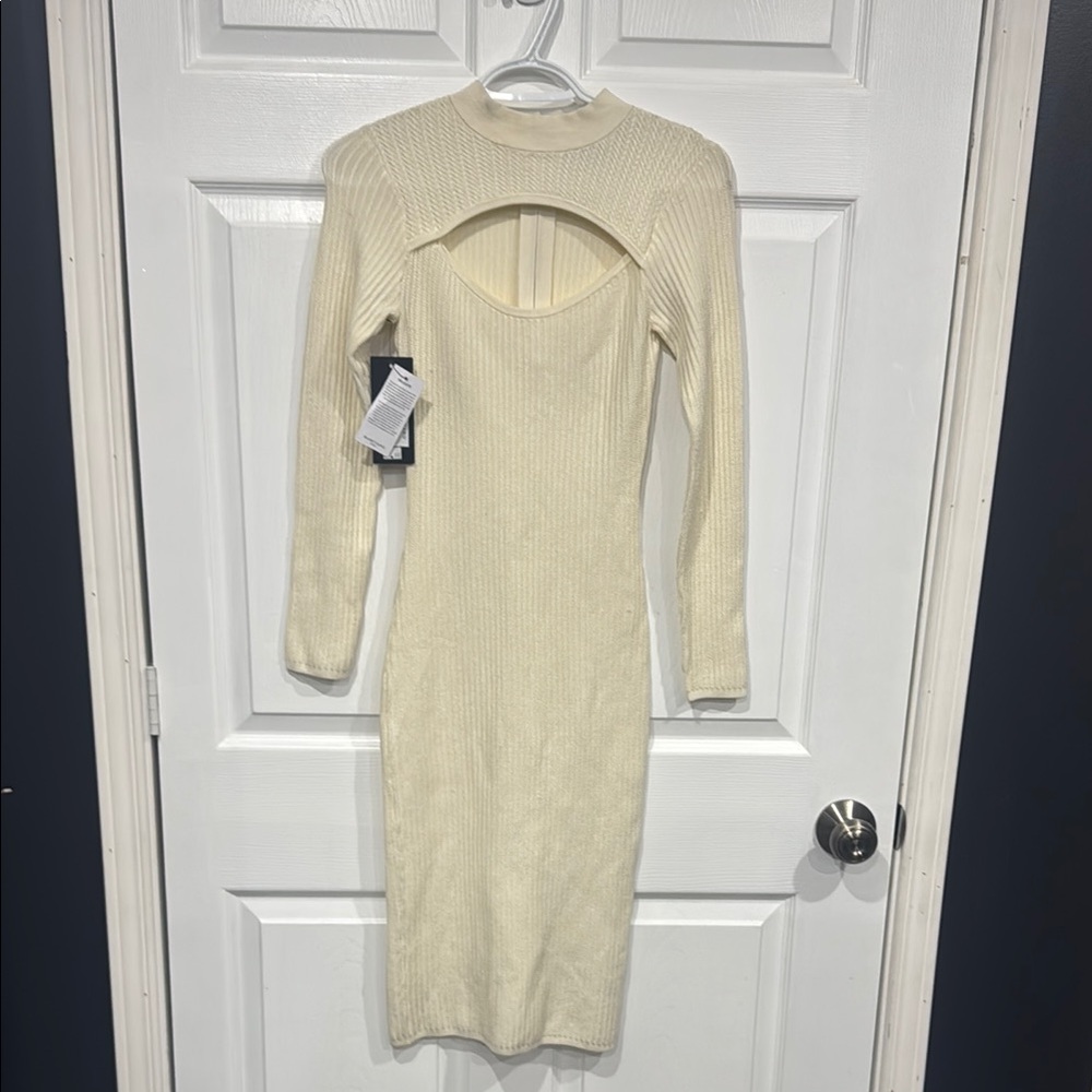 Marciano By Guess Sweater Dress
NWT
Size Small 
Warm White Colour